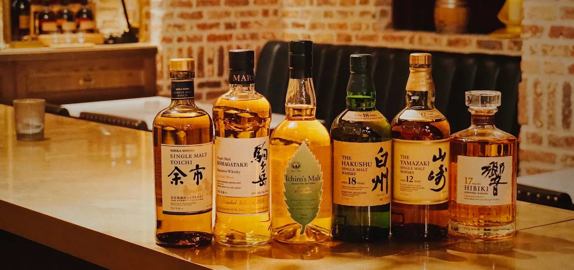 bouteilles-whiskies-japonais