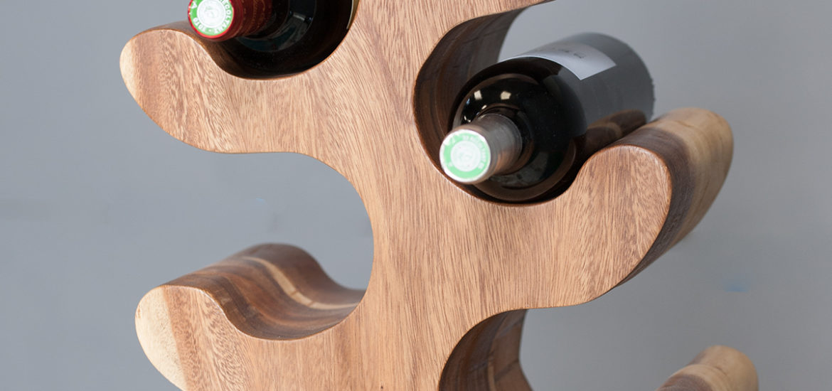 Les portes bouteilles en bois, un accessoire indispensable pour préserver et ranger ses vins.