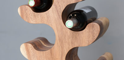 Les portes bouteilles en bois, un accessoire indispensable pour préserver et ranger ses vins.