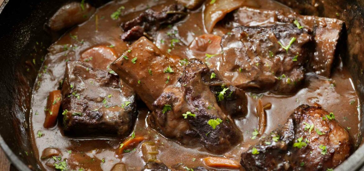 Côtes courtes braisées au vin de Bordeaux