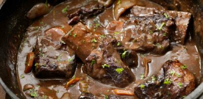 Côtes courtes braisées au vin de Bordeaux