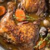 Poulet rôti au vin de Bordeaux et aux herbes