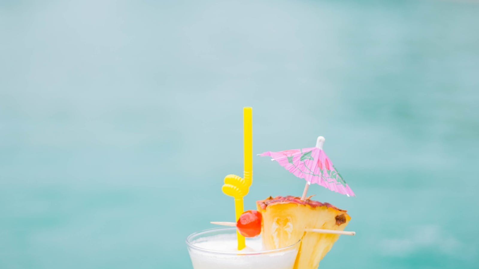 Piña colada crémeuse au rhum blanc avec ananas et coco