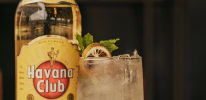 Quels cocktails préparer avec du rhum blanc ? Recettes incontournables