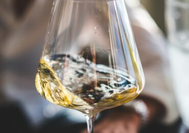 Vin orange : qu&rsquo;est-ce que c&rsquo;est et comment le choisir ?