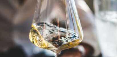 Vin orange : qu&rsquo;est-ce que c&rsquo;est et comment le choisir ?