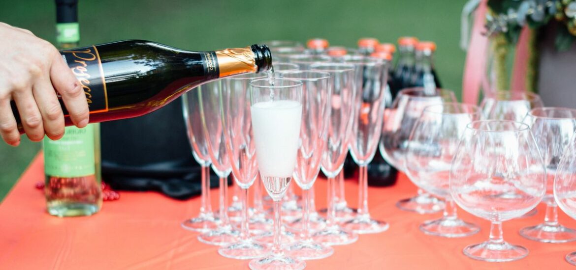 Bellini : la recette du cocktail italien à la pêche blanche et prosecco