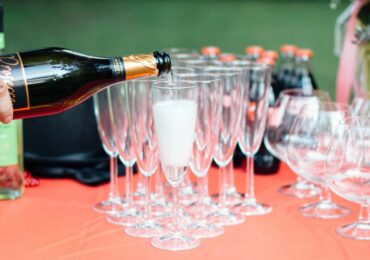 Bellini : la recette du cocktail italien à la pêche blanche et prosecco