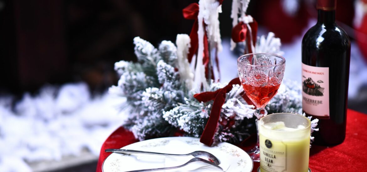 Vin pour Noël : nos accords pour un repas de fête inoubliable